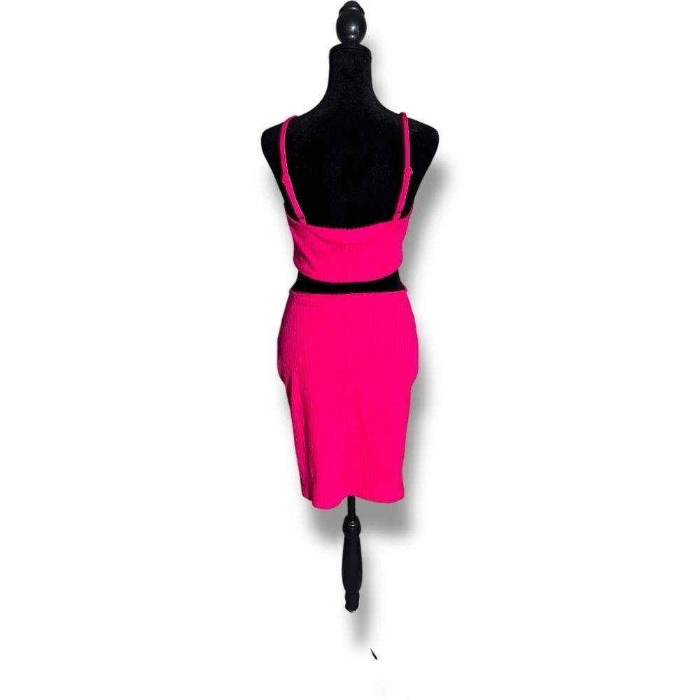 H&M Bold Fuchsia Sleeveless V-Neck Side Cutouts Ribbed Textured Mini Dress - Picture 7 of 15